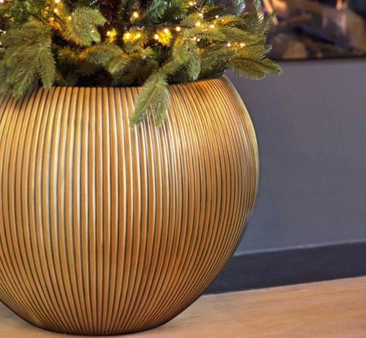 Capi Europe - Vaas Bol Groove XL - 63x51 - Goud - Bloempot Voor Binnen - Opening ⌀42 - GVGB271 4 Capi Europe - Vaas Bol Groove XL - 63x51 - Goud - Bloempot Voor Binnen - Opening ⌀42 - GVGB271 - Afbeelding 4