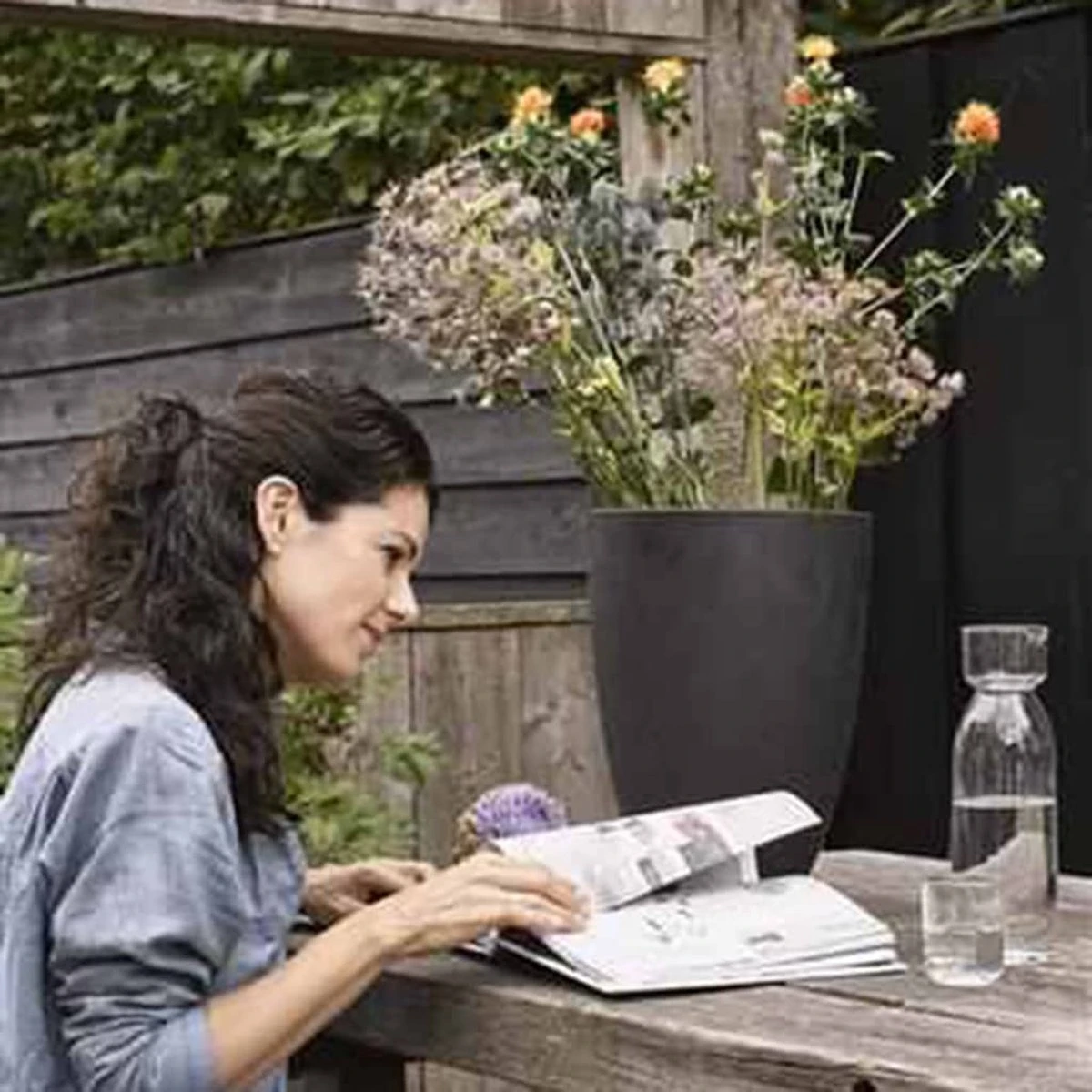 Capi Europe - Vaas Elegant Laag Smooth NL - 26x36 - Zwart - Voor Binnen En Buiten - KBL781 4 Capi Europe - Vaas Elegant Laag Smooth NL - 26x36 - Zwart - Voor Binnen En Buiten - KBL781 - Afbeelding 4