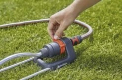 GARDENA - Zwenksproeier Aqua S - Tuinsproeier - 90 Tot 220 M² -Tuinwinkel Voor Buitenartikelen 1200x789 1