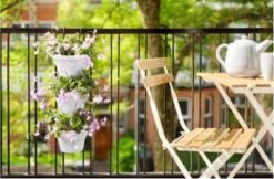 Elho Corsica Vertical Forest 24 - Bloempot Voor Balkonbuiten - Ø 26.7 X H 29.7 Cm - Wit/Wit -Tuinwinkel Voor Buitenartikelen 1200x789 4