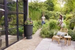 Elho Green Basics Regenton Plus 105 - Regenton Voor Kweken En Oogsten - Ø 58.4 X H 80.4 Cm - Zwart/Living Black 7 Elho Green Basics Regenton Plus 105 - Regenton Voor Kweken En Oogsten - Ø 58.4 X H 80.4 Cm - Zwart/Living Black -Tuinwinkel Voor Buitenartikelen 1200x800 6