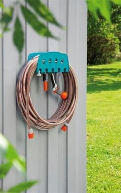 GARDENA Slanghouder - Incl. Opbergruimte Voor GARDENA Aansluitstukken -Tuinwinkel Voor Buitenartikelen 755x1200