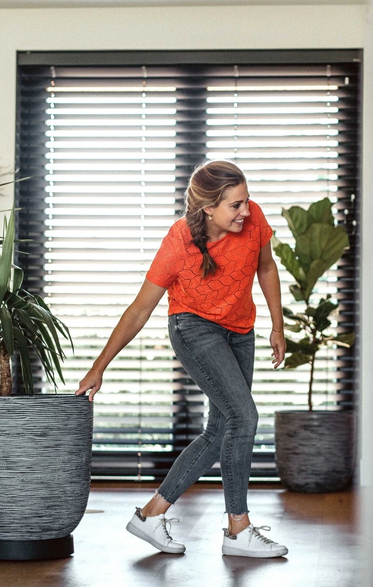 Capi Europe - Bloempot Bol Rib NL - 35x34 - Zwart - Voor Binnen En Buiten - KBLR932 14 Capi Europe - Bloempot Bol Rib NL - 35x34 - Zwart - Voor Binnen En Buiten - KBLR932 - Afbeelding 14