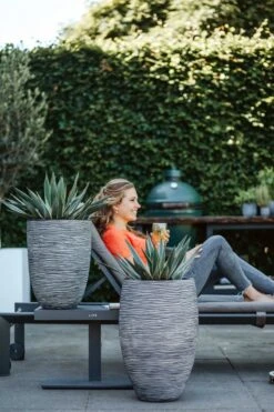 Capi Europe - Vaas Elegant Deluxe Rib NL - 40x60 - Zwart - Voor Binnen En Buiten - KBLR1131 24 Capi Europe - Vaas Elegant Deluxe Rib NL - 40x60 - Zwart - Voor Binnen En Buiten - KBLR1131 -Tuinwinkel Voor Buitenartikelen 800x1200 164