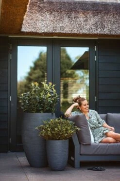 Capi Europe - Vaas Elegant Deluxe Rib NL - 40x60 - Zwart - Voor Binnen En Buiten - KBLR1131 25 Capi Europe - Vaas Elegant Deluxe Rib NL - 40x60 - Zwart - Voor Binnen En Buiten - KBLR1131 -Tuinwinkel Voor Buitenartikelen 800x1200 165