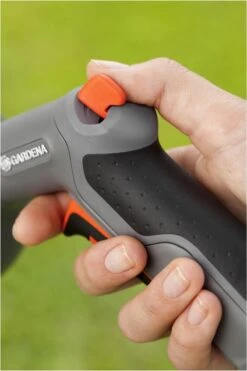 GARDENA - Comfort Reinigingsbroes - Spuitpistool - Traploos Instelbaar -Tuinwinkel Voor Buitenartikelen 800x1200 62