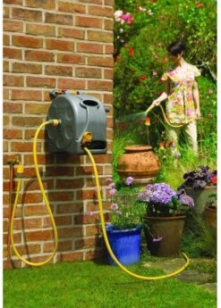 Hozelock Compact Enclosed Reel 2 In 1 - 25 Meter - Slangbox En Muurhaspel In één - Grijs 8 Hozelock Compact Enclosed Reel 2 In 1 - 25 Meter - Slangbox En Muurhaspel In één - Grijs -Tuinwinkel Voor Buitenartikelen 858x1200