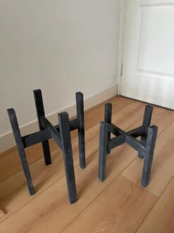 Plantenstandaard Binnen - Set Van 2 - Diameter Tot 24 Cm - Plantenkruk - Bloempotten Voor Binnen - Plantentafeltje Voor Binnen - Bloempot Standaard - Plantenstandaard - Hout - Mat Zwart/Donkergrijs -Tuinwinkel Voor Buitenartikelen 900x1200 41